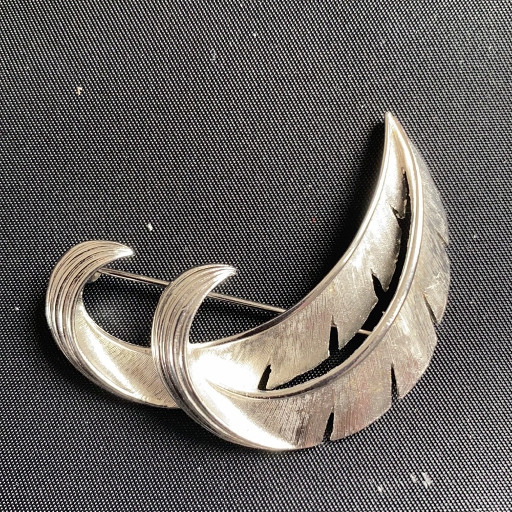 Vintage Trifari Double Leaf Feather Brooch